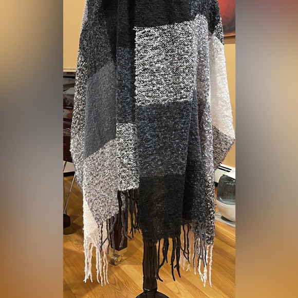 NEW L.I.B super soft scarf - Picture 4 of 6